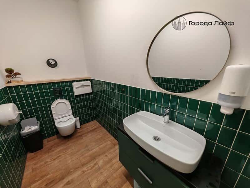 Директор московского семейного кафе «Палана» установил скрытые камеры в туалете