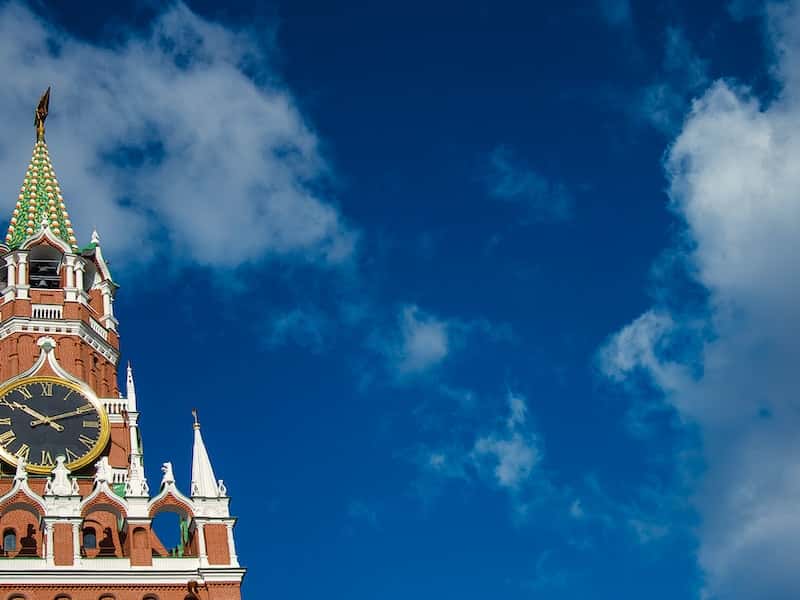 Кремль вернул православные кресты на государственный герб