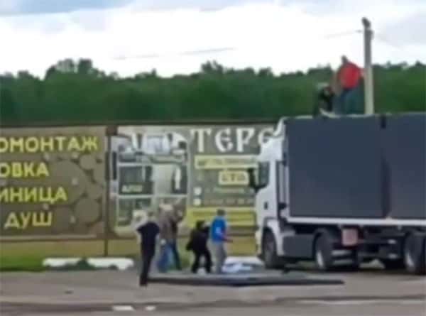 Вылетели из фуры: беспилотники впервые атаковали Иркутскую область. Видео