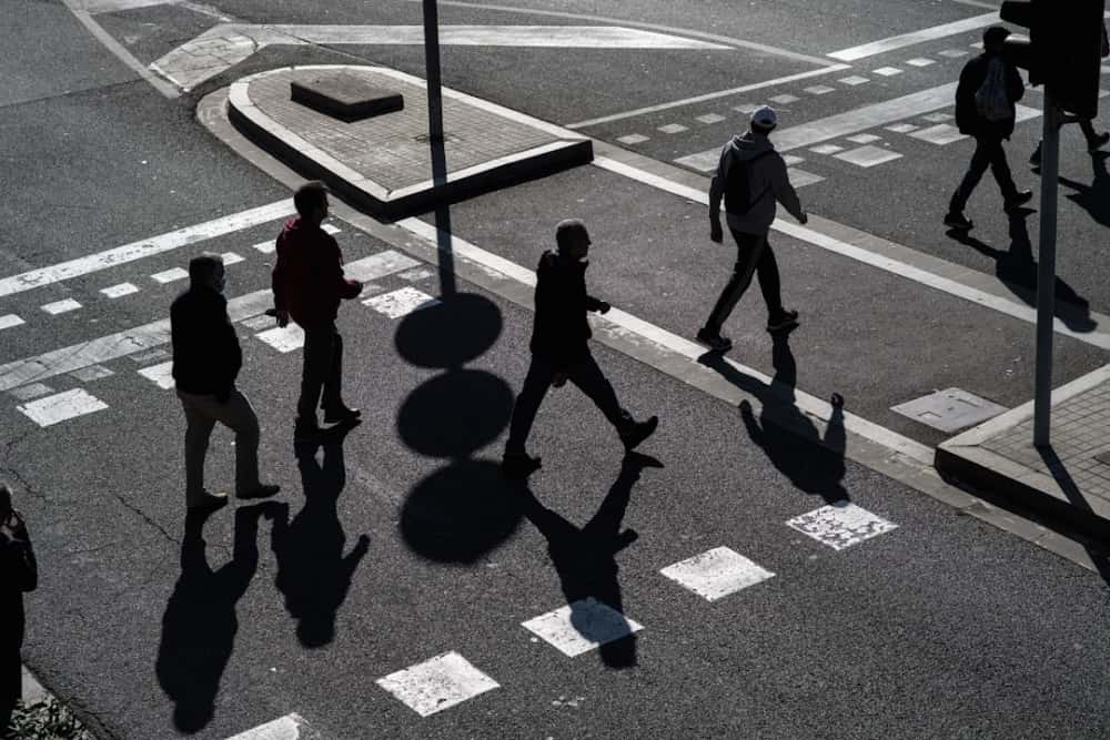 В России решили дать пешеходам приоритет на светофорах ночью