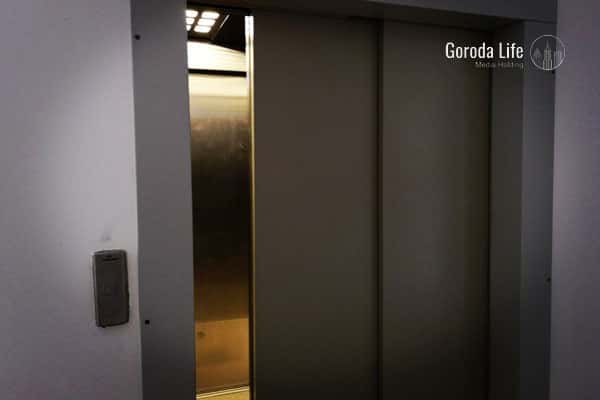 Взрослые и дети пострадали при падении лифта с 12-го этажа дома в Махачкале