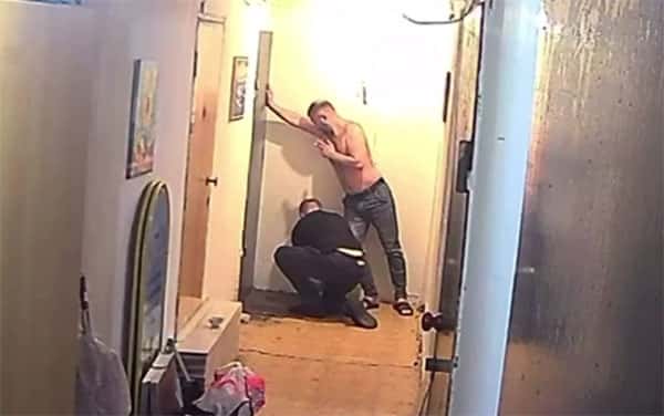 В Приморье двое мужчин «заминировали» дверь соседа из-за того, что он слушал громкую музыку