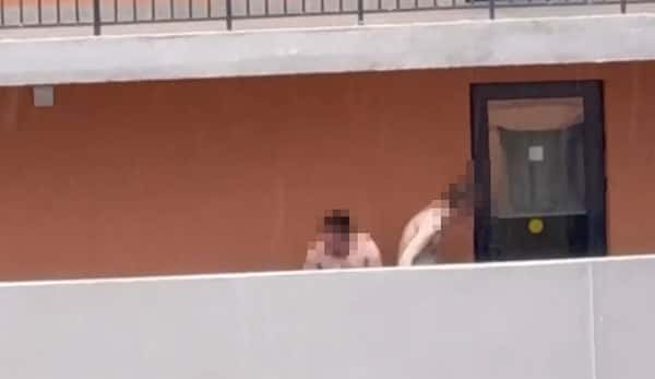 Любовные приключения на балконе. Очевидцы о странном инциденте в Екатеринбурге