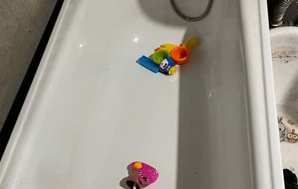 Сибирячка оставила детей в ванне и ушла на кухню. 9-месячная девочка утонула