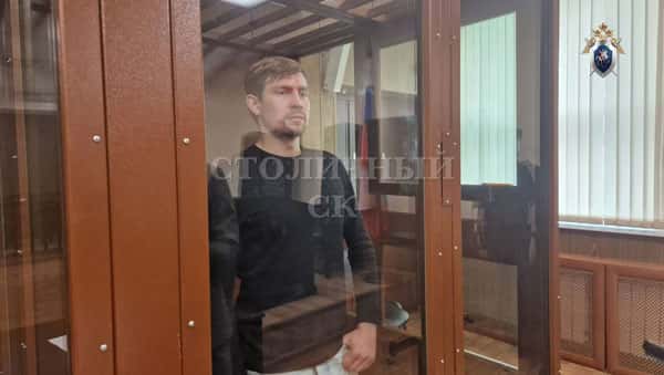 Арест на два месяца: последователя блогера Алекса Лесли задержали по обвинению и скрывают местонахождение