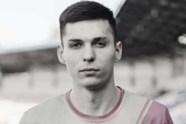 Молодой футболист Калмыков умер во время матча в подмосковном Подольске