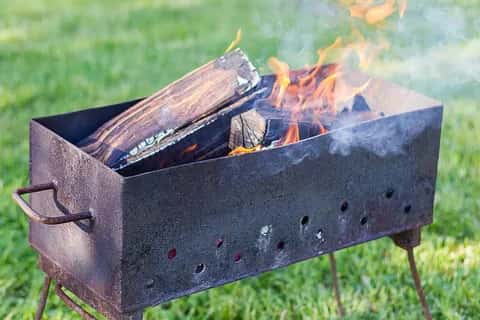 В Подмосковье школьник распорол ногу, споткнувшись об обычный мангал на даче  