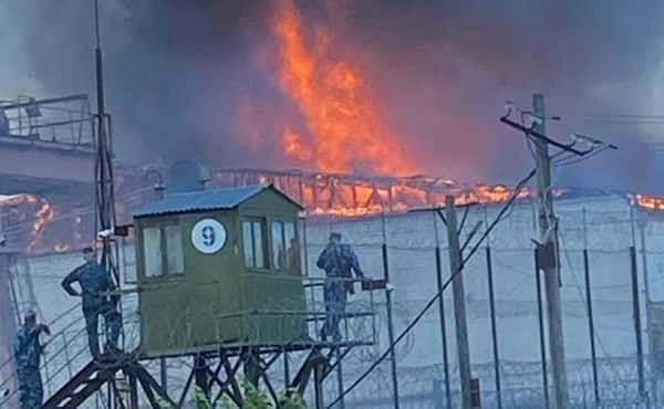Колония «Белый лебедь» с опасными преступниками загорелась в Соликамске