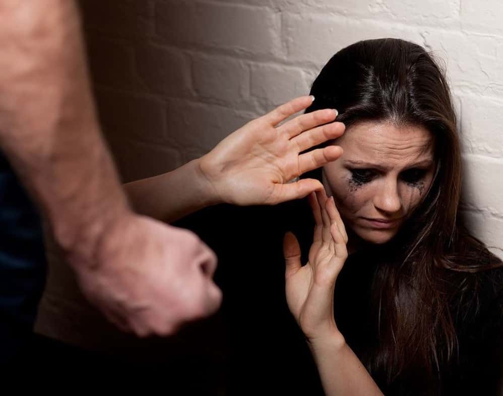 Схватил за волосы и выгнал из аудитории: в Санкт-Петербурге преподаватель накинулся на студентку