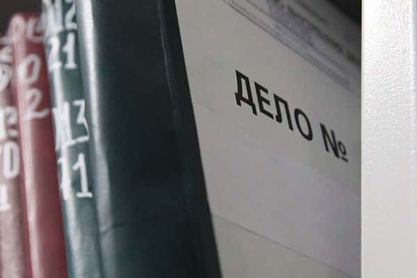 Била и лишала туалета: в Кузбассе опекун 2 года истязала ребёнка