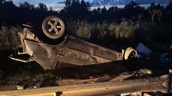 В Новгородской области пьяный водитель вылетел с трассы: два человека погибли на месте