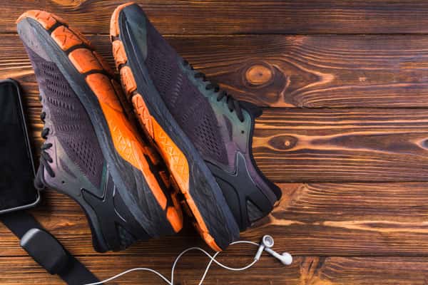 Ортопед объяснил, как выбрать летнюю обувь без вреда для стоп