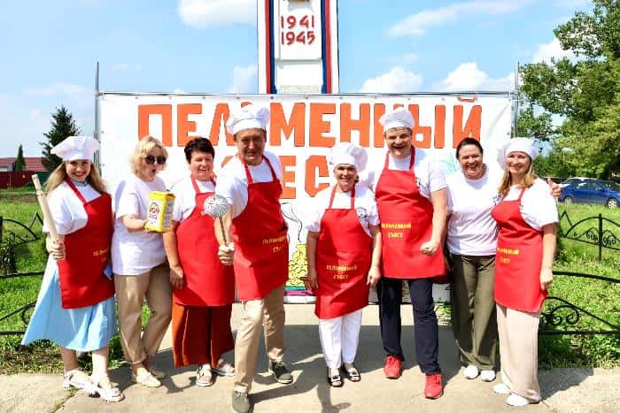 В Тульской области разгорелся скандал из-за баннера с пельменями у мемориала павшим в годы ВОВ