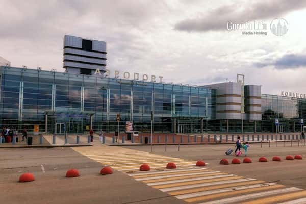 Более 400 россиян застряли в аэропорту Екатеринбурга из-за поломки самолета