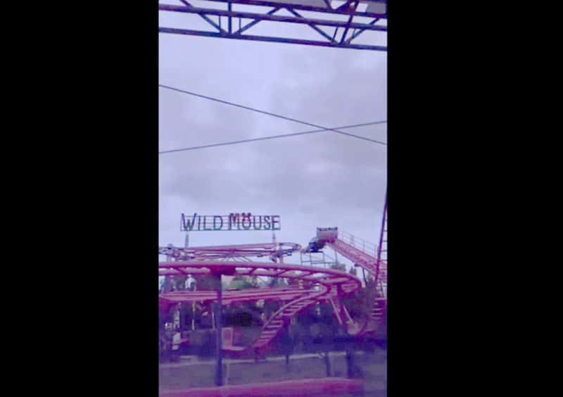 Столкновение кабинок на аттракционе в Омске: пострадавшие девушки обвиняют парк