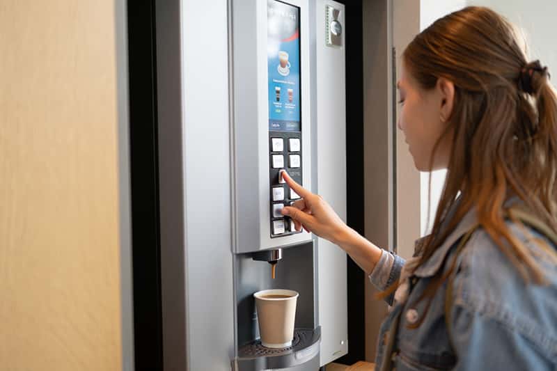 Что вреднее для здоровья: недоедание или перекус на ходу? Нутрициолог рассказала, какой вариант опаснее