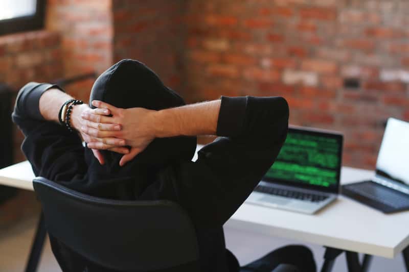 В МВД раскрыли фразы, по которым можно вычислить мошенников