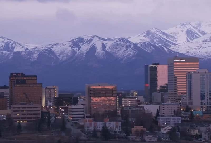 Часть российской делегации прибыла в Анкоридж для подготовки саммита Путина и Трампа