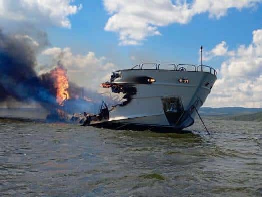 На Волге загорелось судно с шестью пассажирами на борту: люди чудом остались живы