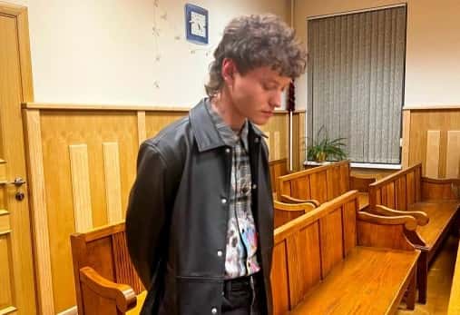 Шарлота наказали строже: по решению суда певца переведут в колонию общего режима из-за систематических нарушений 