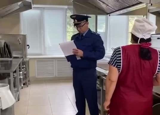 В детском лагере Башкортостана отравились 25 человек: в больницу попали 22 ребенка и трое вожатых