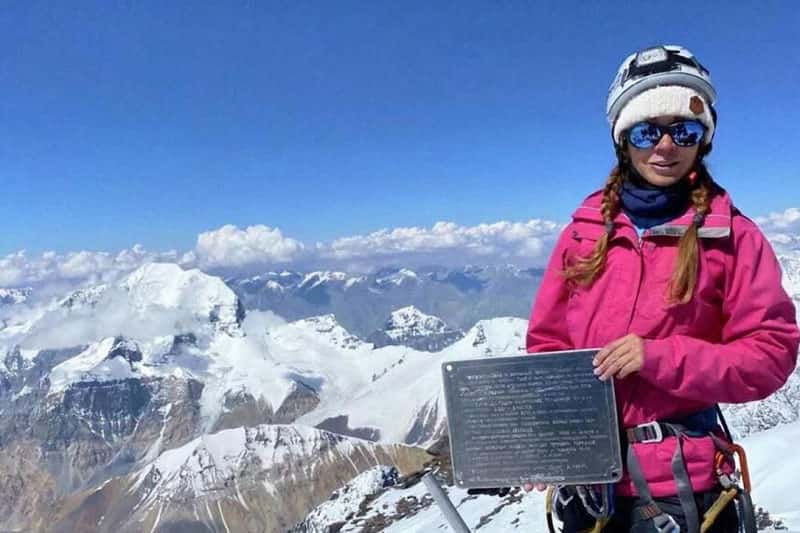 Наталья Наговицына застряла на пике Победы в Киргизии: сломана нога, помощь пока невозможна