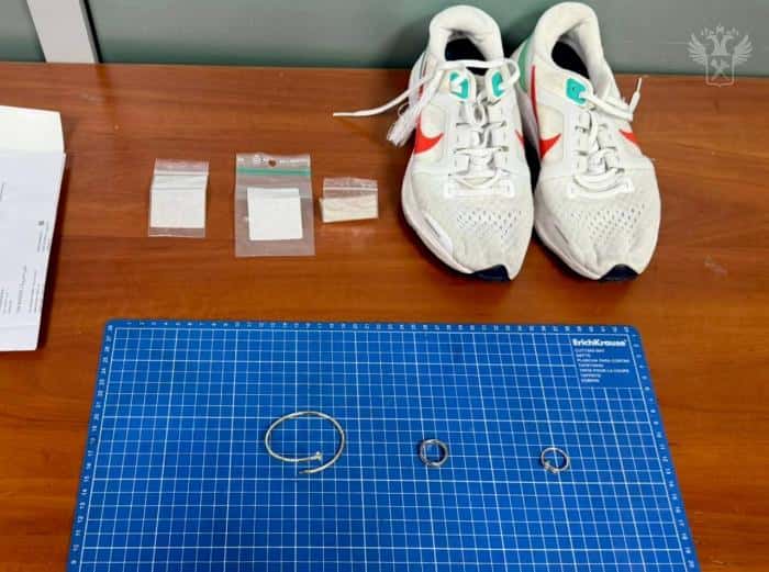 Прятал Cartier под кроссовками: россиянина задержали в аэропорту Грозного с украшениями 