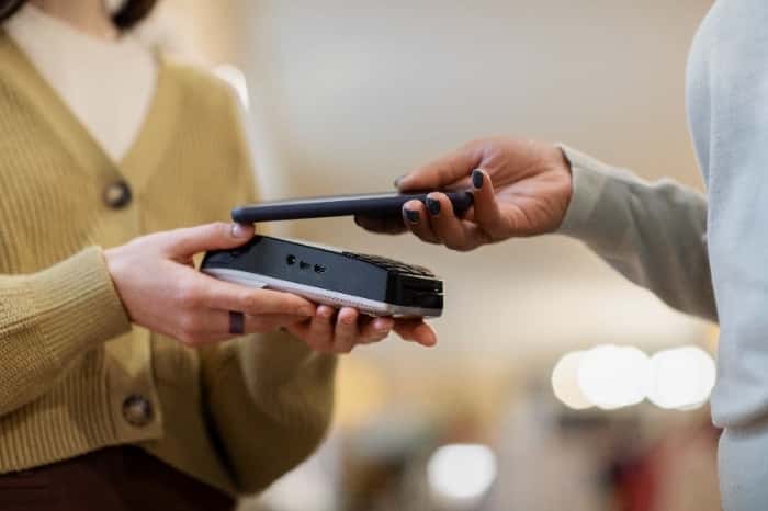 Владельцы iPhone получили возможность бесконтактной оплаты через «Сбербанк Онлайн»