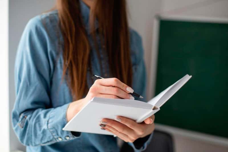 Рособрнадзор вынес предостережения сразу 16 вузам: в списке даже НИУ ВШЭ