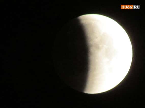 В России наблюдали «Кровавую Луну»: лунное затмение 7–8 сентября 2025