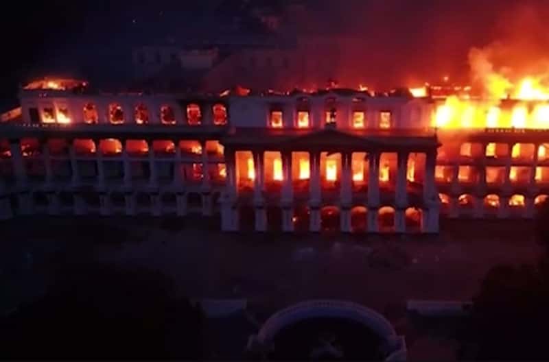 Запреты привели к бунту в Непале: премьер ушёл в отставку, Индия ввела режим готовности!