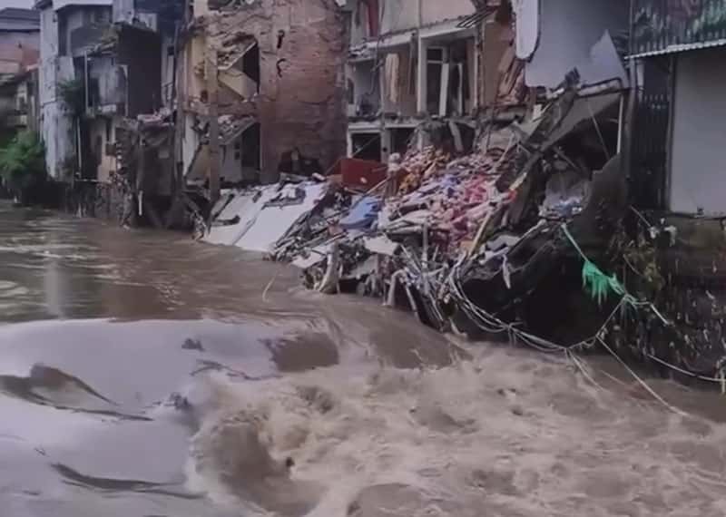 Наводнение на Бали: десятки домов повреждены, люди остаются без крова