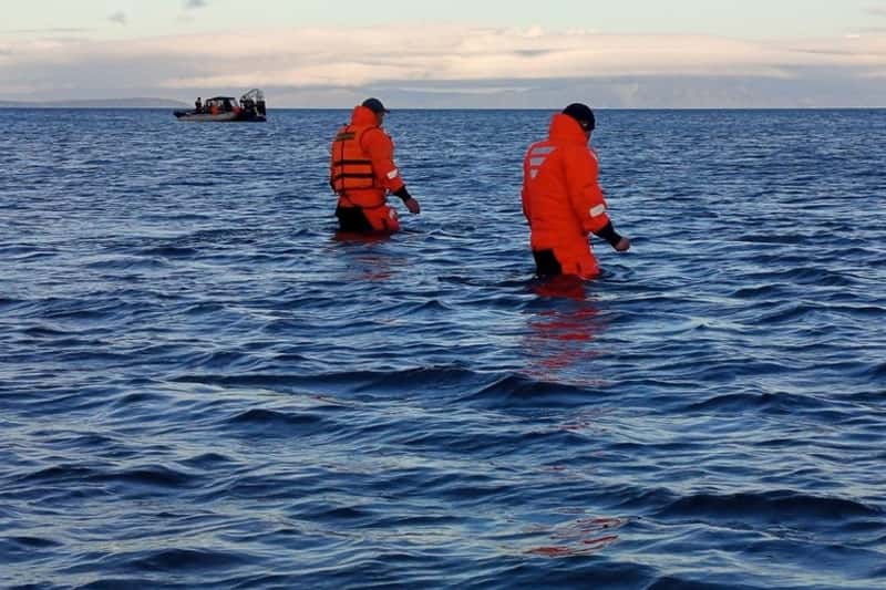 В Магаданской области в бухте Гертнера обнаружены тела двух рыбаков после крушения лодки