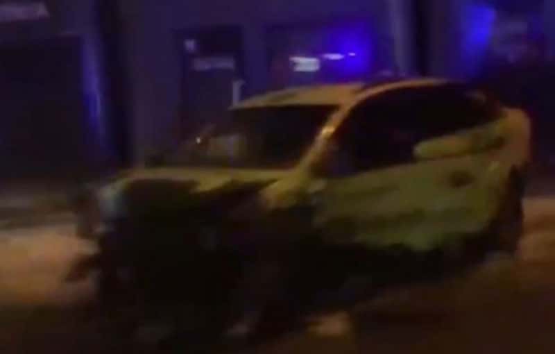 Новосибирск: автомобиль Volkswagen въехал в остановку, пострадали шесть человек