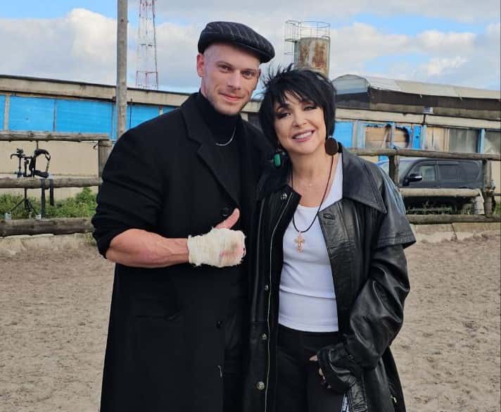 «Не ожидал звонка от режиссёра»: актёр из Каменска-Уральского попал в клип Лолиты Милявской