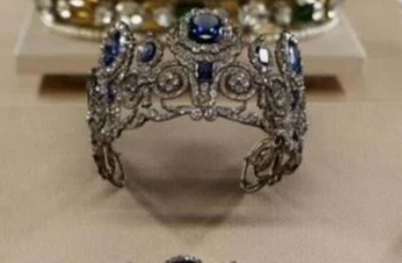 Авито предупредил о мошенниках с «луврскими» драгоценностями