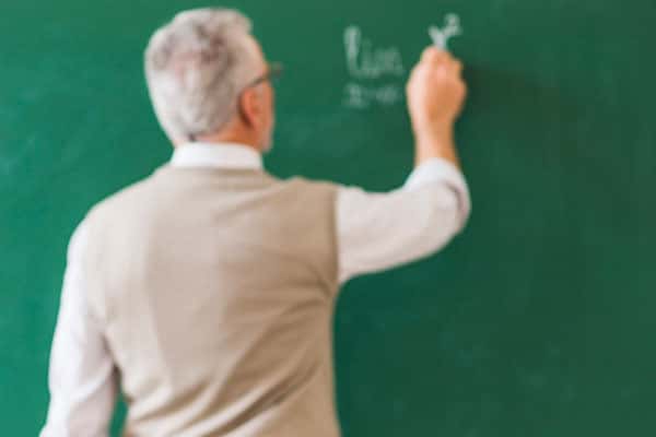 В Обнинске преподаватель пил вместе со студентами во время занятий — Минздрав начал проверку