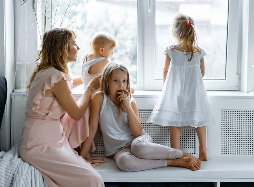 Дети нуждаются в настоящих родителях: психотерапевт объяснила, почему