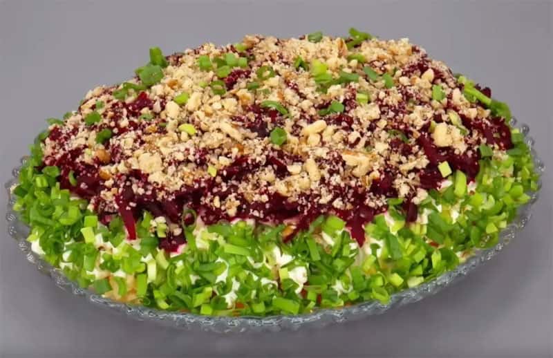 Салат «Сердца под шубой»: необычное украшение новогоднего стола
