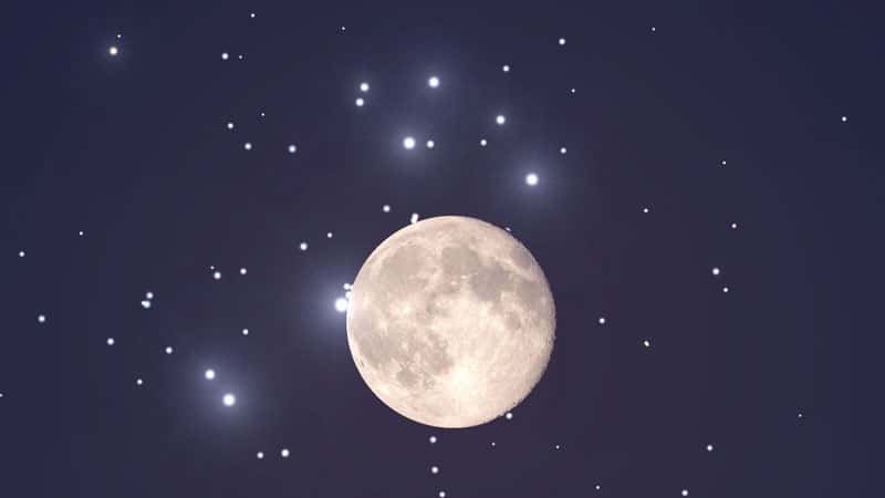 Новогодняя ночь: Луна скроет Плеяды — редкое космическое шоу 31 декабря