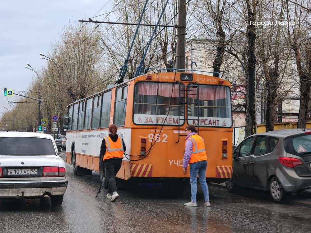 Путин поручил направлять штрафы за ПДД на обновление электротранспорта