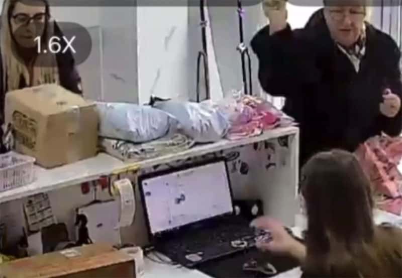 В Ростове пенсионерка напала на 17-летнюю сотрудницу WB из-за товара