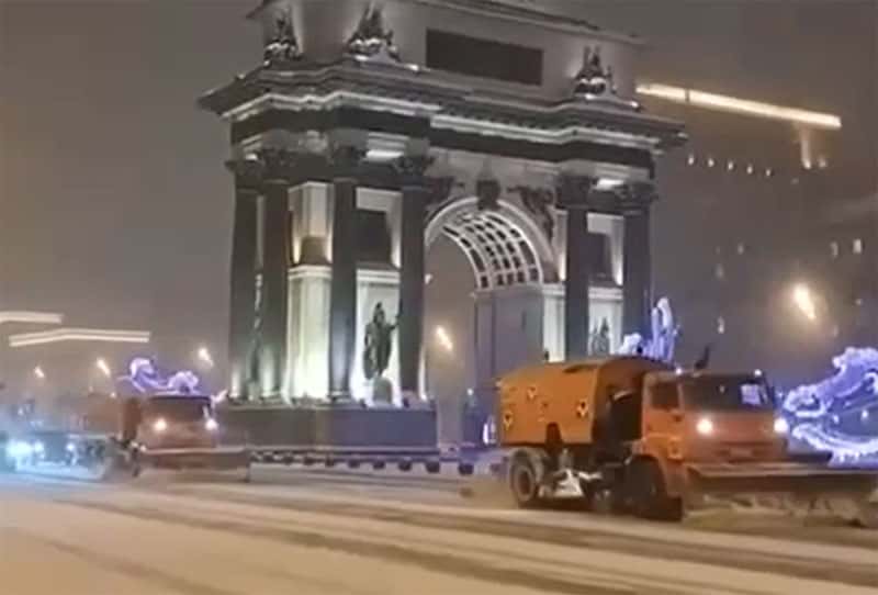 На Москву движется «снежный армагеддон»: трассы заметает, образуются пробки