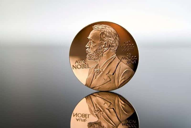 Трамп принял в подарок медаль Нобелевской премии мира от оппозиционера Венесуэлы