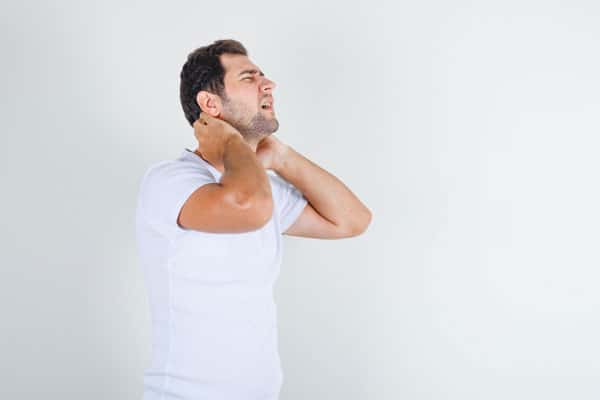 Почему после холода болит спина и «защемляет» нервы