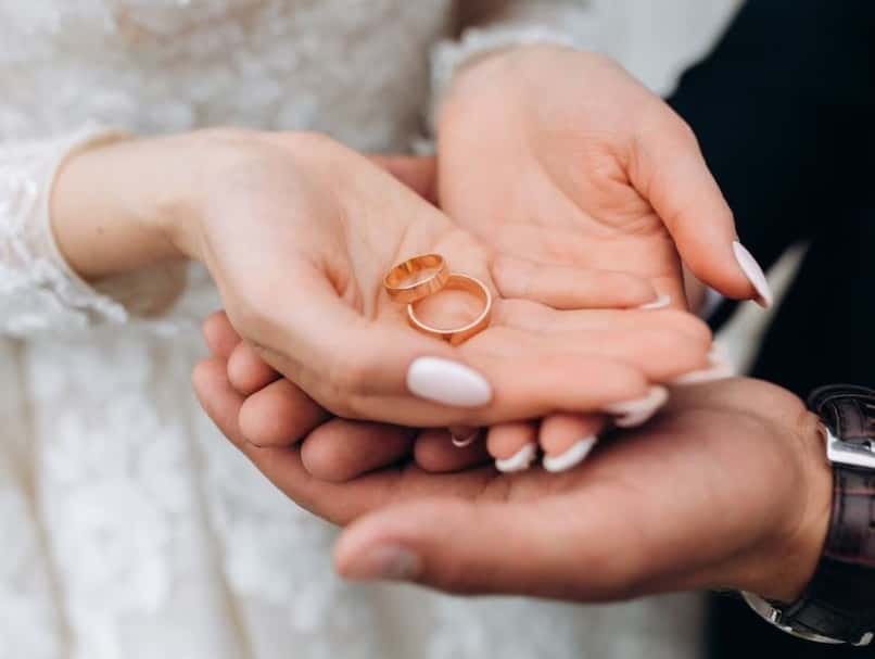 Любовь без венчания: в церкви назвали возрастное ограничение для брака