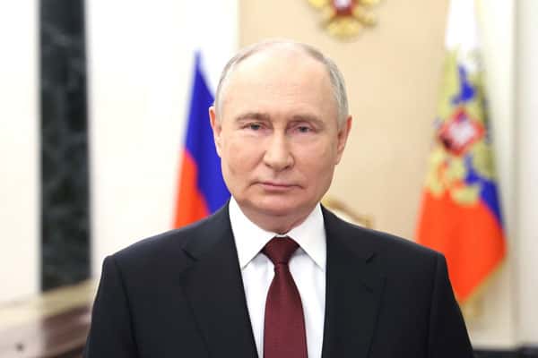 Путин поздравил россиянок с 8 Марта и отметил роль женщин в обществе