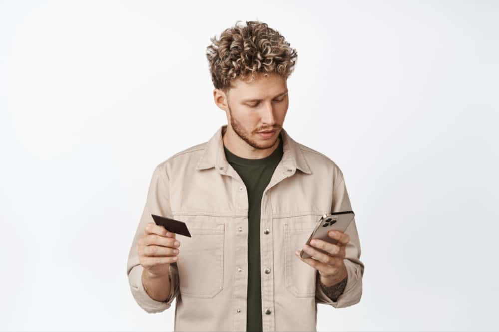 Переводы больше не проходят „на автомате“: с апреля 2026 вступают жёсткие правила. Разбираемся, как не попасть в ловушку