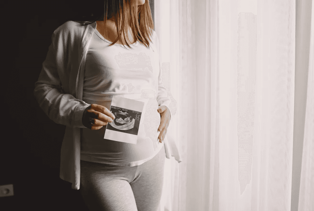 В России хотят платить пособия всем беременным без учета дохода и сроков — систему поддержки могут полностью изменить