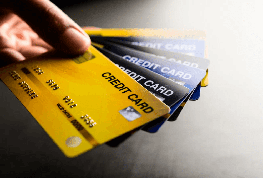 Сколько банковских карт на самом деле нужно: эксперты назвали оптимальное число и предупредили о рисках лишних счетов